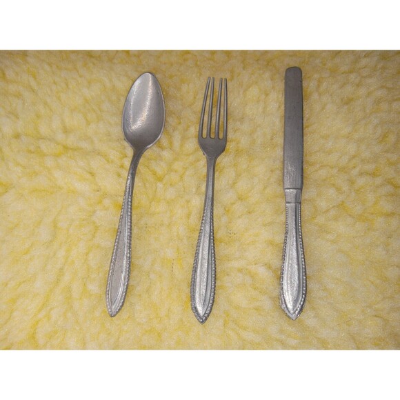 Vintage Aluminum Serving Snack Plate And Silverware Animals 6" Diameter Germany - Picture 6 of 9